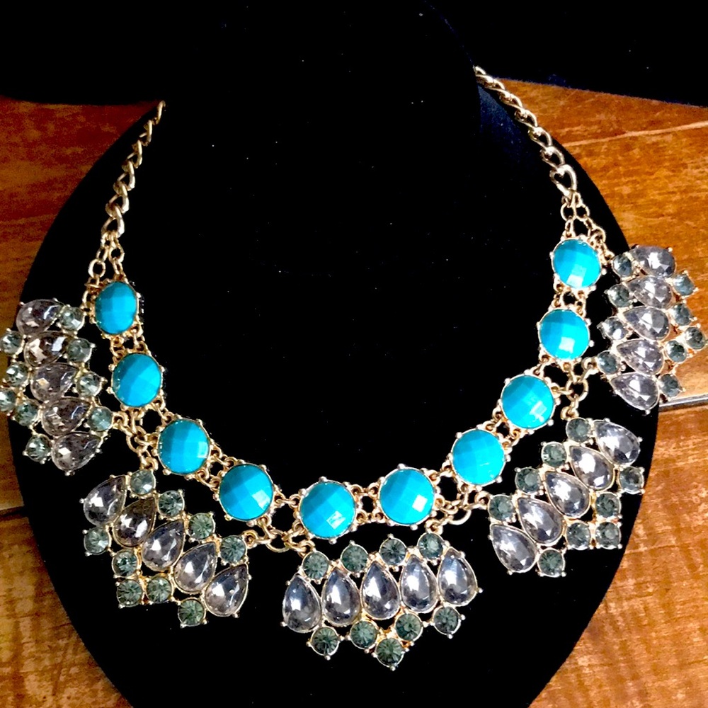 Mark. Avon Glitzy Statement necklace